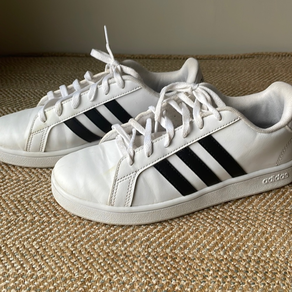 Adidas Grand Court kids sneakers size 4